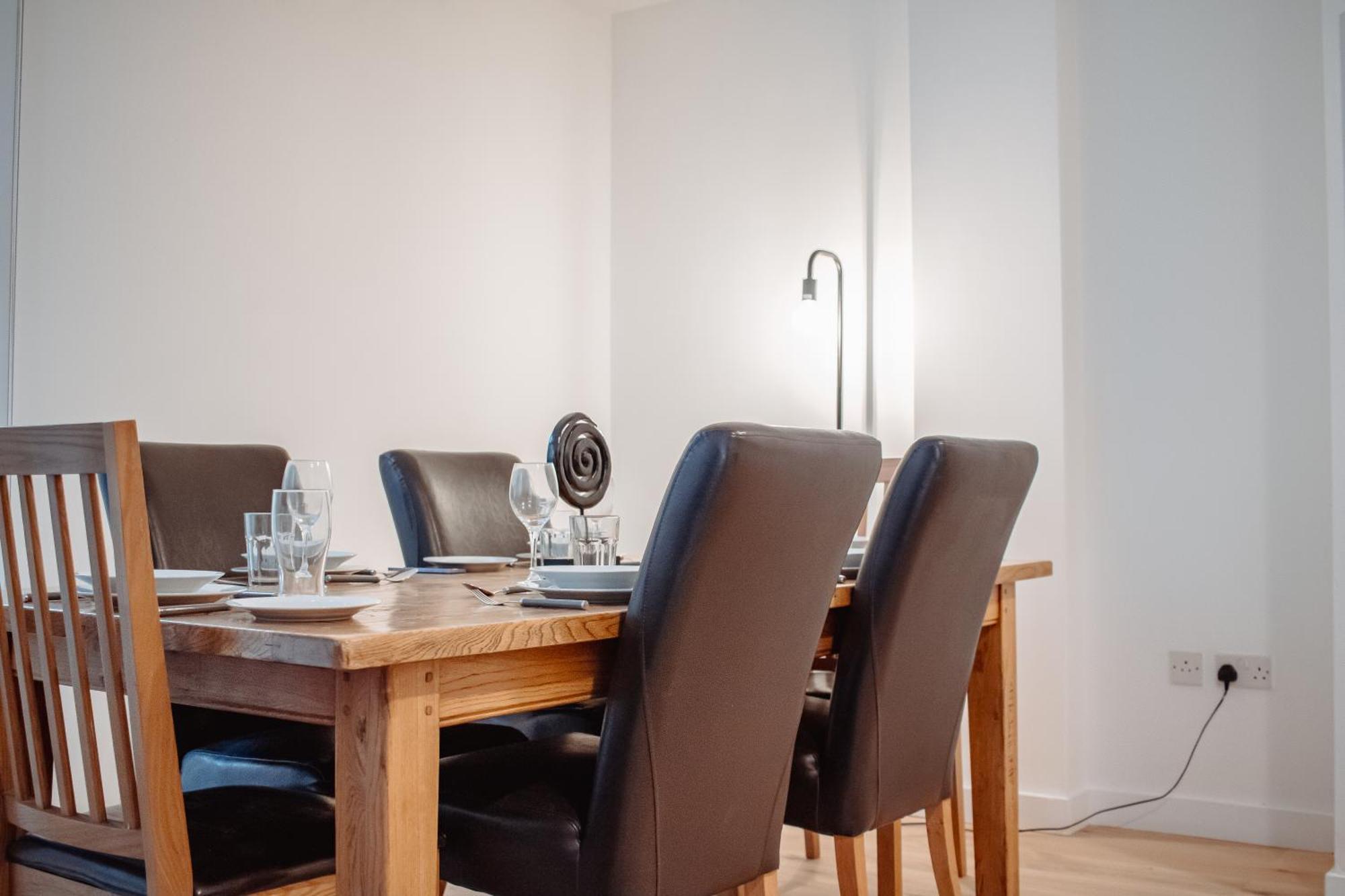 & Spacious, Sleeps 8, Perfect For Groups * Leeds (West Yorkshire)